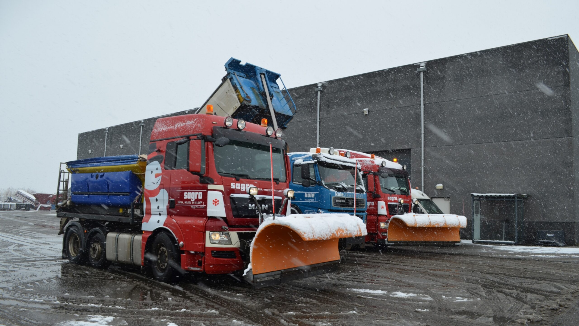 Twee wagens van Sagro en eentje van Kole